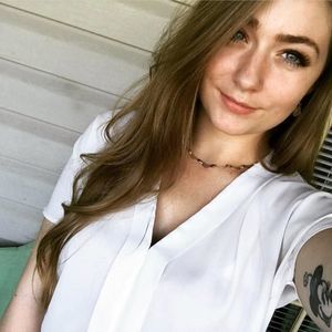 Meet your Posher, Hayley